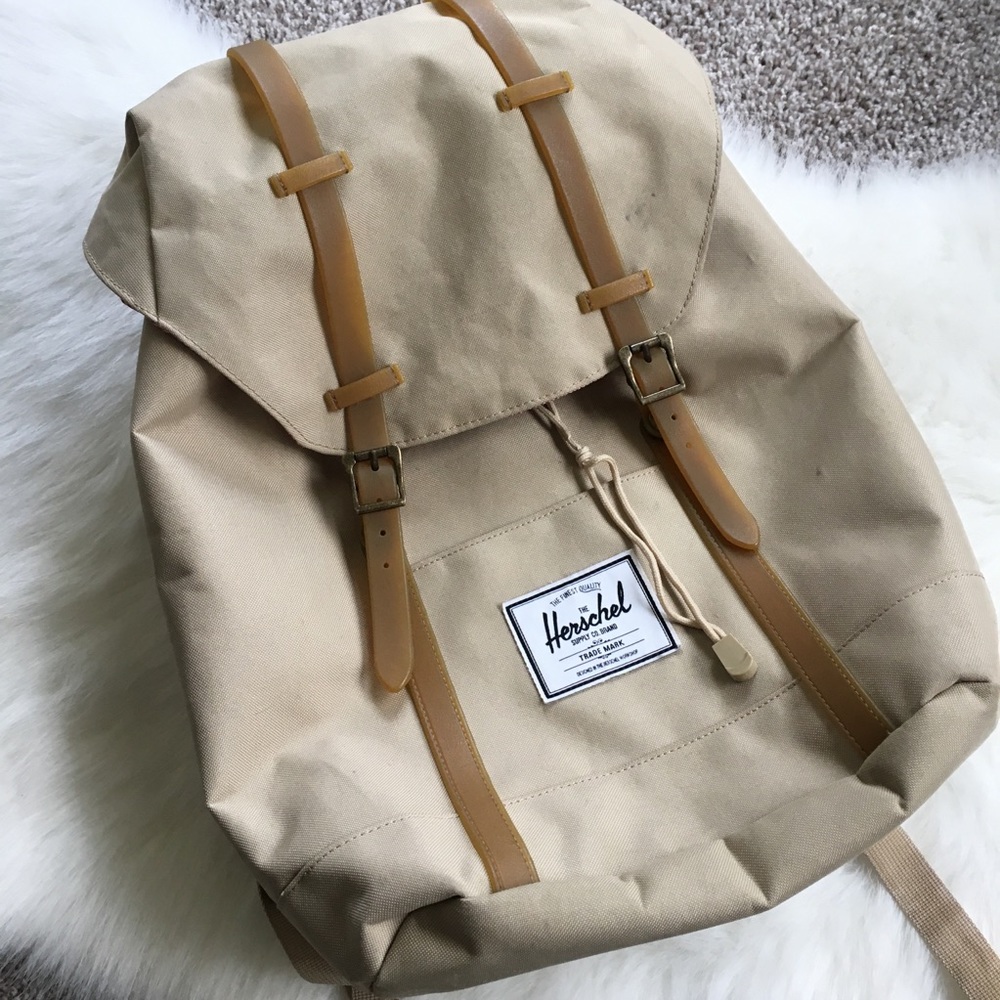 SALE ⭐️ Herschel Little America Backpack Tan
